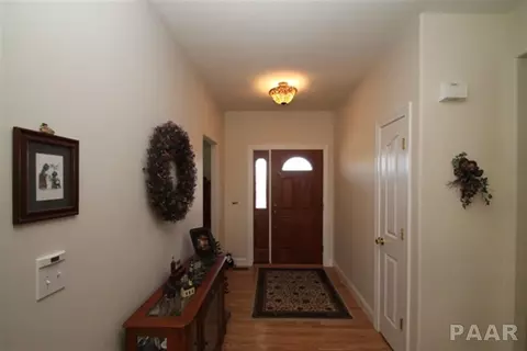 302 Cottingham Ln, Germantown Hills, IL 61548 photo 2