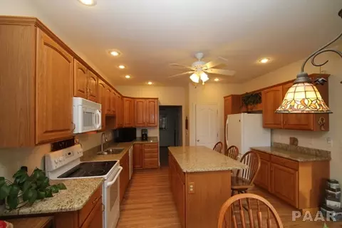 302 Cottingham Ln, Germantown Hills, IL 61548 photo 7