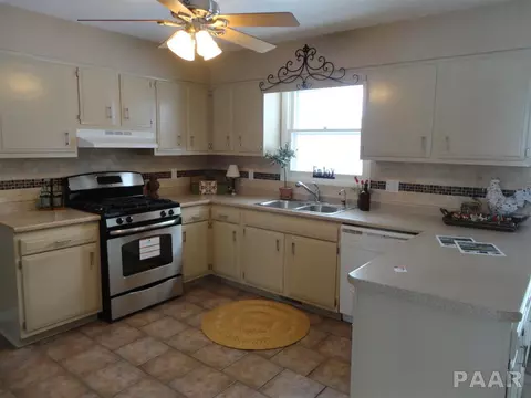 1132 E Brookview Ln, Peoria, IL 61615 photo 8