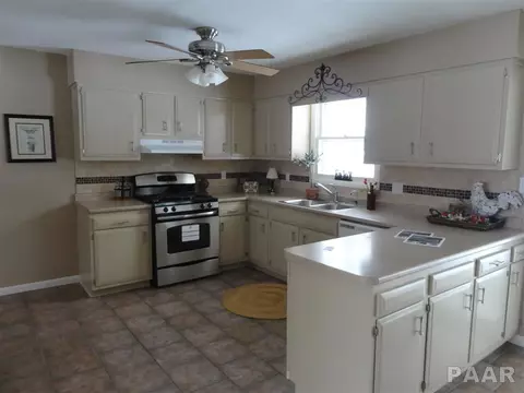 1132 E Brookview Ln, Peoria, IL 61615 photo 7