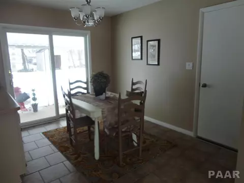 1132 E Brookview Ln, Peoria, IL 61615 photo 5