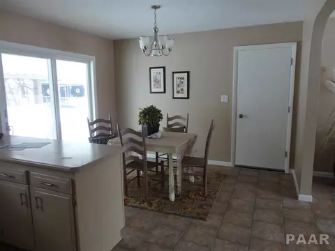 1132 E Brookview Ln, Peoria, IL 61615 photo 9