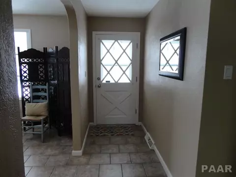 1132 E Brookview Ln, Peoria, IL 61615 photo 3