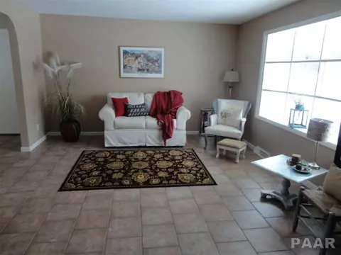 1132 E Brookview Ln, Peoria, IL 61615 photo 4