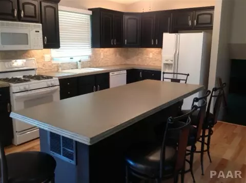 2111 Mitchell Dr, Eureka, IL 61530 photo 5