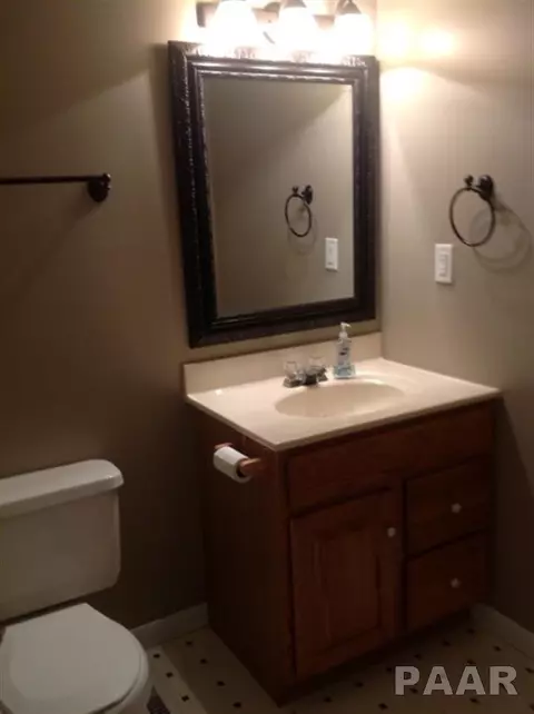 2111 Mitchell Dr, Eureka, IL 61530 photo 8