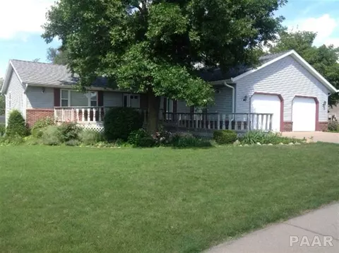 2111 Mitchell Dr, Eureka, IL 61530 photo 1