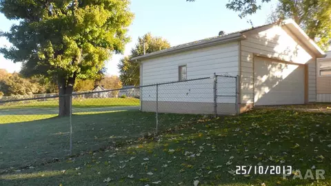 504 E 4th, Saint David, IL 61563 photo 3