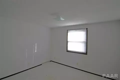 401 Embert Pl, Peoria, IL 61603 photo 10