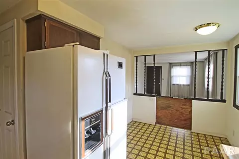 401 Embert Pl, Peoria, IL 61603 photo 6