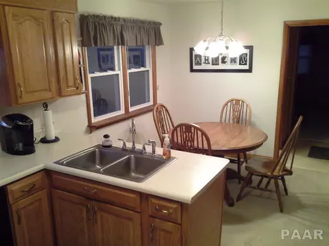309 Shady Ln, Eureka, IL 61530 photo 4