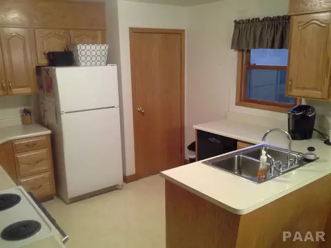 309 Shady Ln, Eureka, IL 61530 photo 2