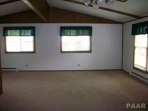 1460 E Spruce, Canton, IL 61520 photo 3