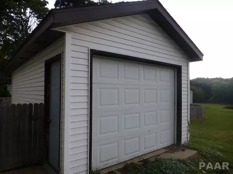 401 N Main, Eureka, IL 61530 photo 2
