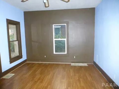 401 N Main, Eureka, IL 61530 photo 4