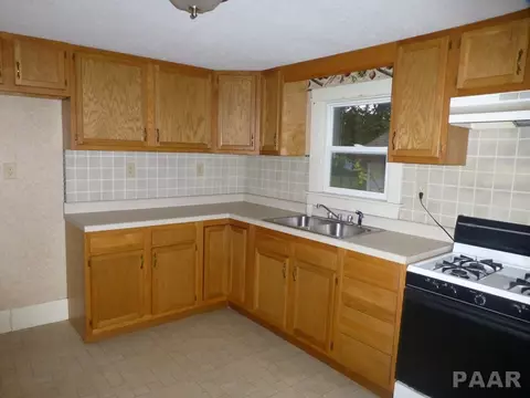 401 N Main, Eureka, IL 61530 photo 5