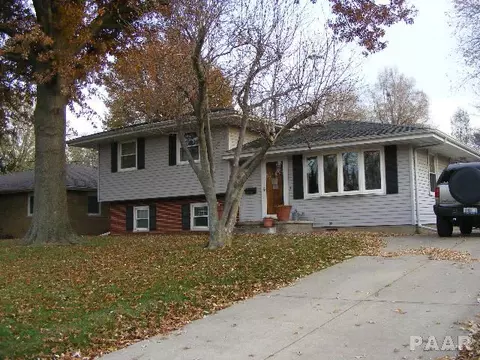 1908 Willow, Pekin, IL 61554 photo 2