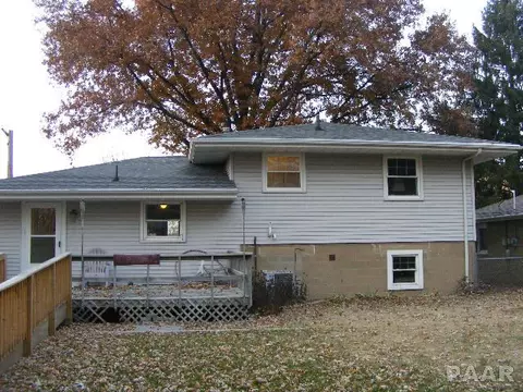 1908 Willow, Pekin, IL 61554 photo 4