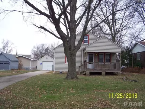 907 E Jefferson St, Washington, IL 61571 photo 1