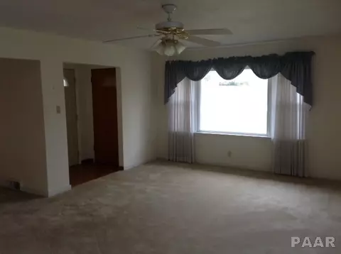 812 N Main, Eureka, IL 61530 photo 3