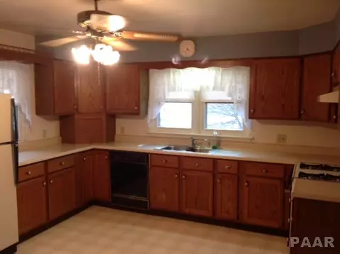 812 N Main, Eureka, IL 61530 photo 4