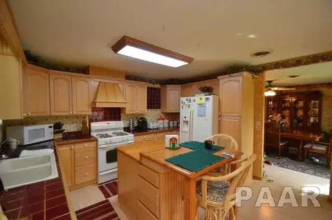 9925 W Maple Ridge Rd, Mapleton, IL 61547 photo 2