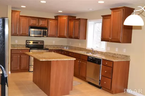 120 W Hillside Ct, Dunlap, IL 61525 photo 4