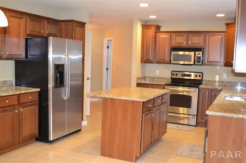 120 W Hillside Ct, Dunlap, IL 61525 photo 3