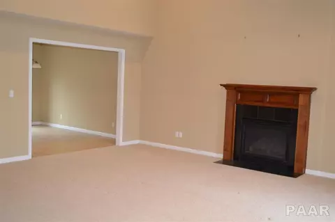 120 W Hillside Ct, Dunlap, IL 61525 photo 2