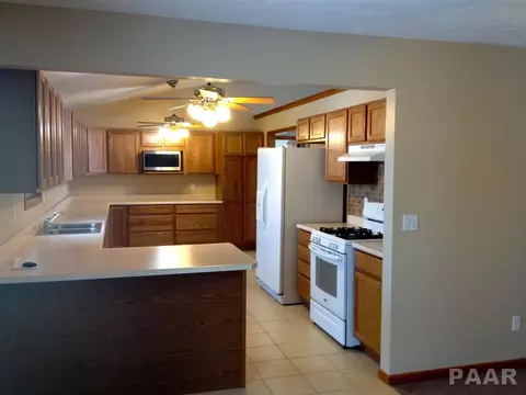 920 Dennis Dr, Eureka, IL 61530 photo 5