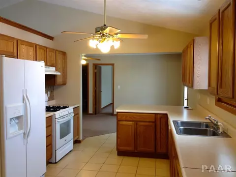 920 Dennis Dr, Eureka, IL 61530 photo 4