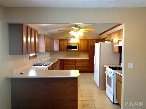 920 Dennis Dr, Eureka, IL 61530 photo 2