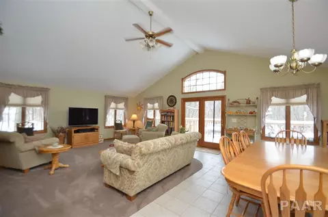 4017 S Autumn Ln, Mapleton, IL 61547 photo 2