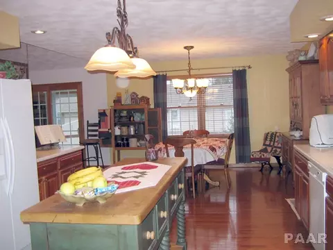 1250 Juniper, Canton, IL 61520 photo 2