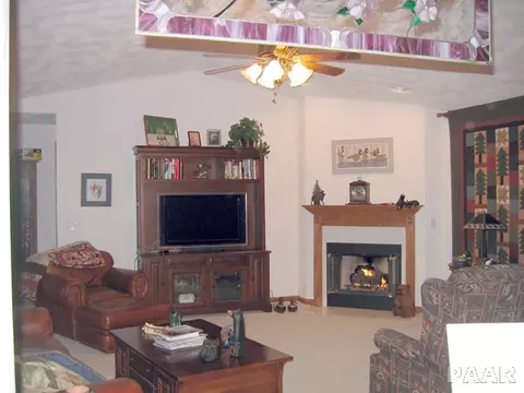 1250 Juniper, Canton, IL 61520 photo 5