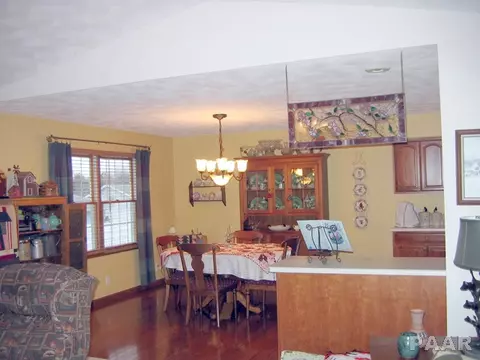 1250 Juniper, Canton, IL 61520 photo 3