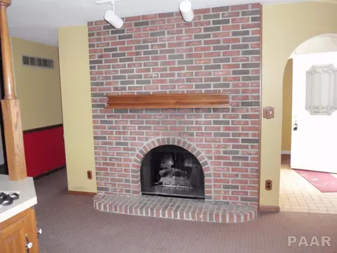 113 Castle Dr, Dunlap, IL 61525 photo 2