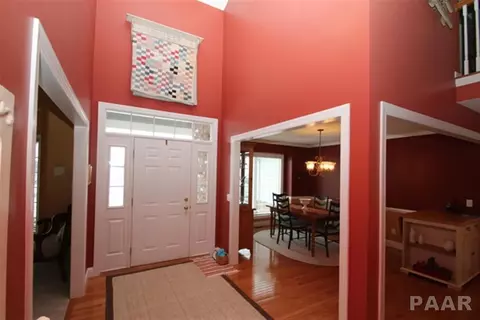 402 Windsor Dr, Germantown Hills, IL 61548 photo 2