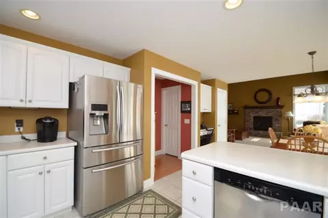 402 Windsor Dr, Germantown Hills, IL 61548 photo 9