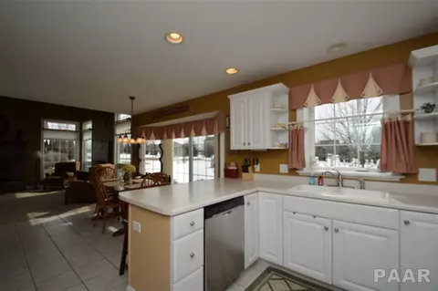 402 Windsor Dr, Germantown Hills, IL 61548 photo 11