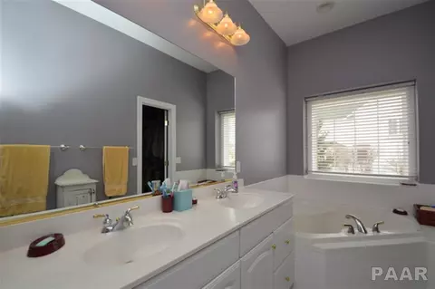 402 Windsor Dr, Germantown Hills, IL 61548 photo 20