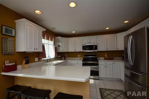 402 Windsor Dr, Germantown Hills, IL 61548 photo 10