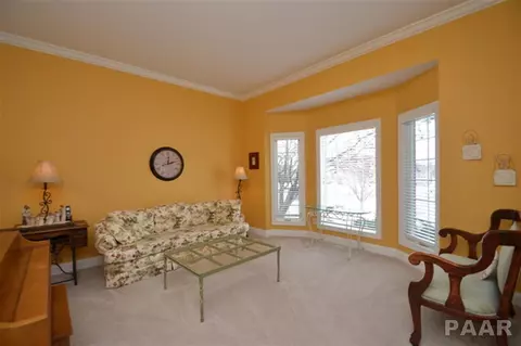 402 Windsor Dr, Germantown Hills, IL 61548 photo 4