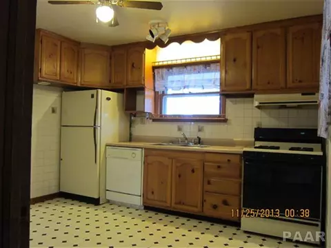 1880 E Chestnut, Canton, IL 61520 photo 7
