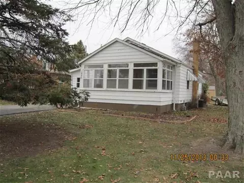 1880 E Chestnut, Canton, IL 61520 photo 4