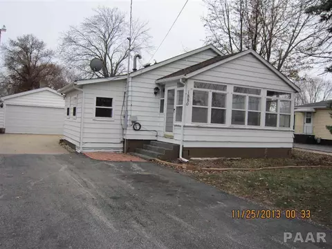 1880 E Chestnut, Canton, IL 61520 photo 1