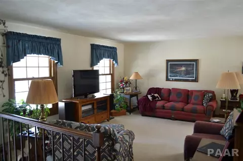 13701 N Lucerne Dr, Dunlap, IL 61525 photo 4