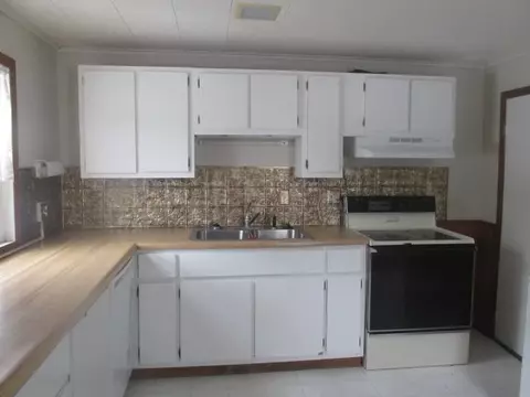 604 N Main St, Eureka, IL 61530 photo 2