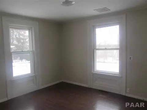 604 N Main St, Eureka, IL 61530 photo 5