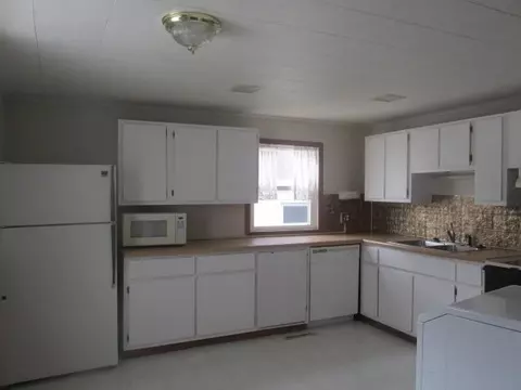 604 N Main St, Eureka, IL 61530 photo 3